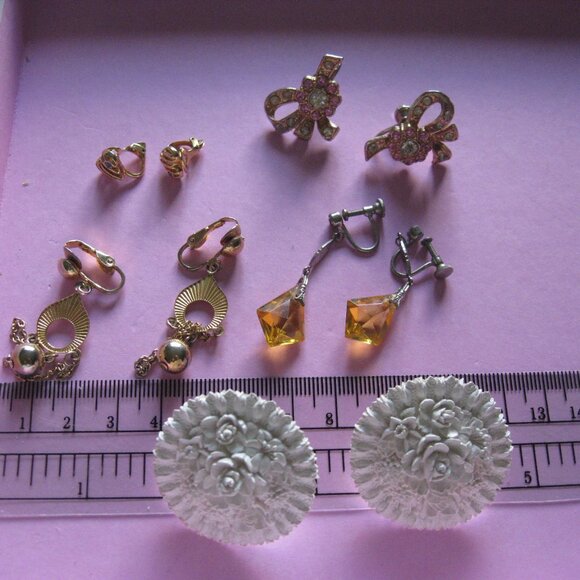 Lot of 5 Vintage Screw Back Clip On Earrings Patented Faux Gold Glass - Picture 1 of 16